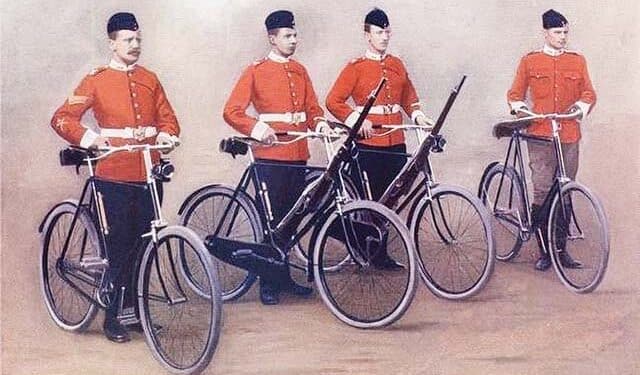 The Bicycle in Wartime: A Platform for Machine Guns
